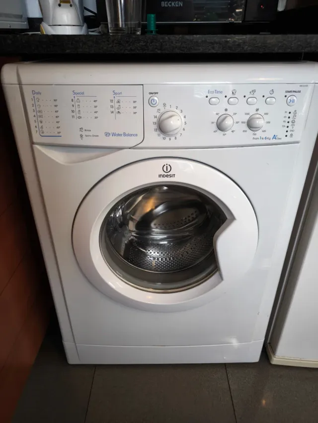Lavadora Indesit IWC6105