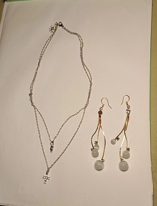 Conjunto Collar y Pendientes Cruz y Perlas