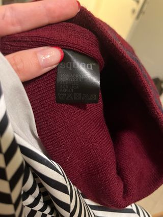 Cappello uomo SQUAD2 rosso e nero