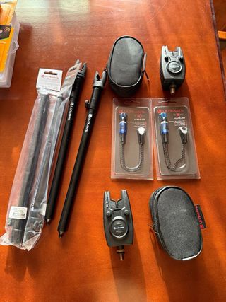 Lote cañas de pesca y accesorios