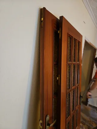 Puerta doble madera con cristal