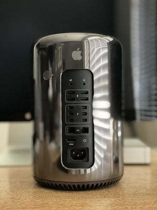 # Apple Mac Pro 12 Núcleos 64GB RAM SSD 2TB