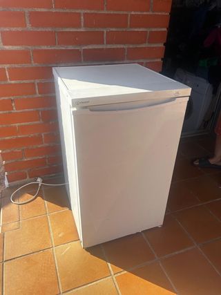 Nevera Indesit con congelador