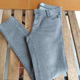 Lote Zara T.S Chaqueta y Vaqueros