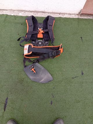 Imbracatura Stihl per decespugliatore.