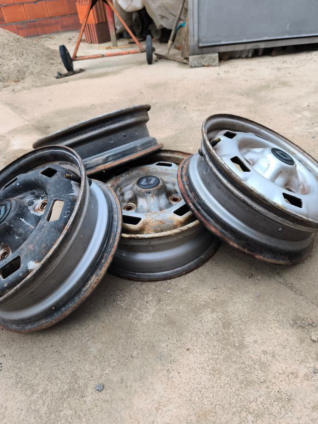 Llantas Renault 4,5,6,7.
       (4 unidades)