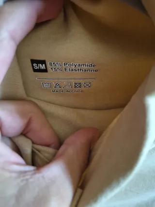 Jersey Louis Vuitton cuello alto beige
Cada uno 5€