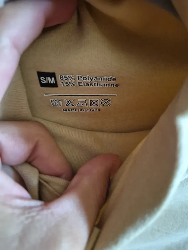 Jersey Louis Vuitton cuello alto beige Cada uno 5€