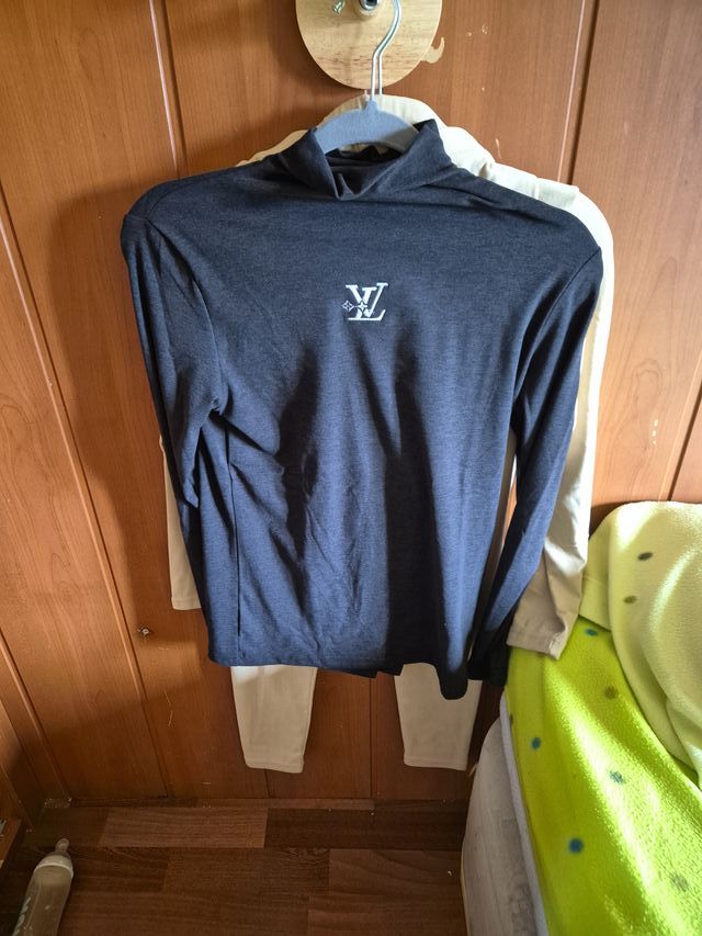 Jersey Louis Vuitton cuello alto beige Cada uno 5€