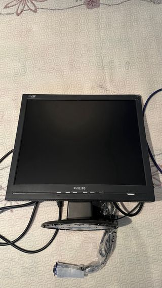 3 Monitores HP, Acer y Philips 