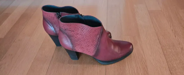 Botines Dorking Piel Rojo Tacón