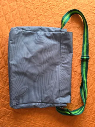 Bolso Calvin Klein gris y verde para ordenador