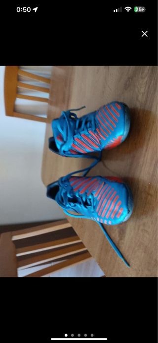 Zapatillas Adidas tacos azules y rojas número 34