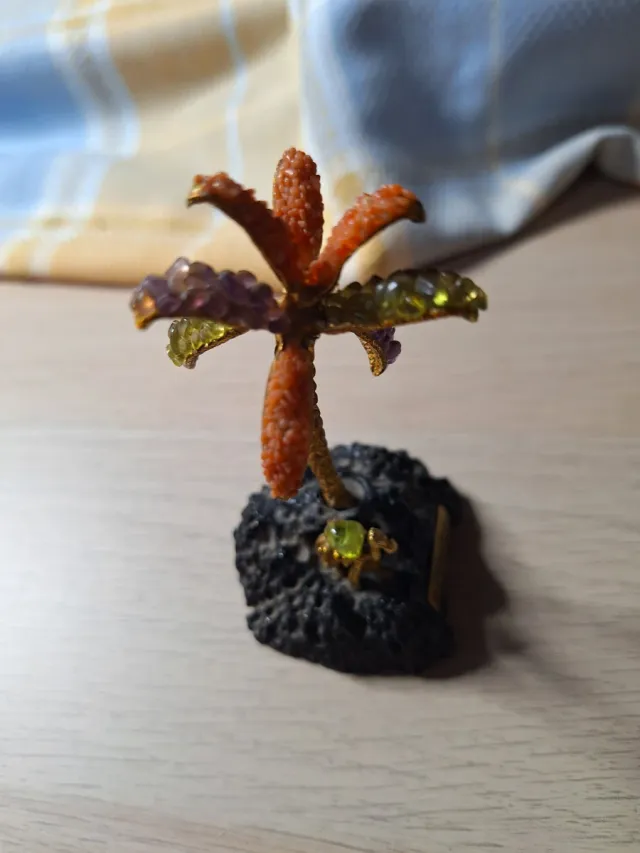 Palma ametista, corallo e olivina