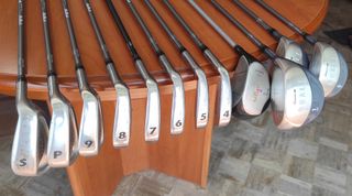 Juego de 12 palos de golf + bolsa + 22 pelotas