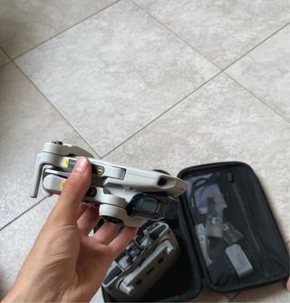 Drone DJI Mini 2 con accessori