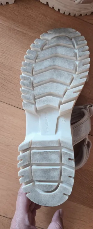 Sandalias plataforma beige Stradivarius