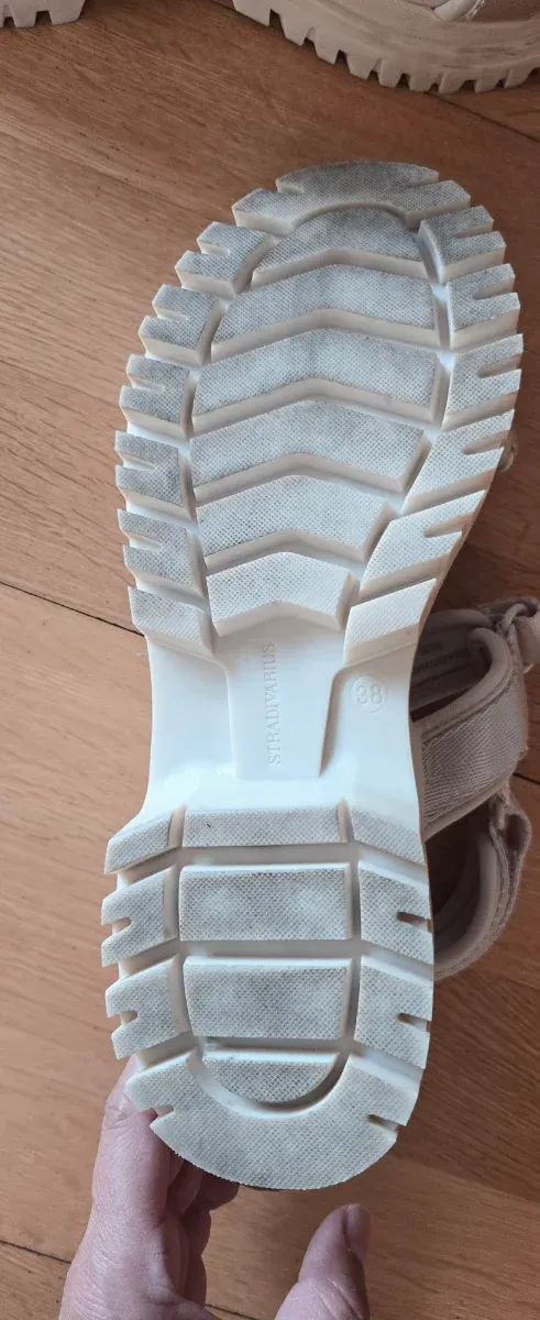 Sandalias plataforma beige Stradivarius