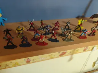 Colección 18 Mini Figuras Metal