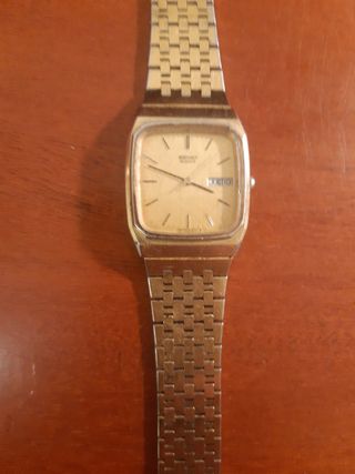 Reloj Seiko Dorado y Plateado