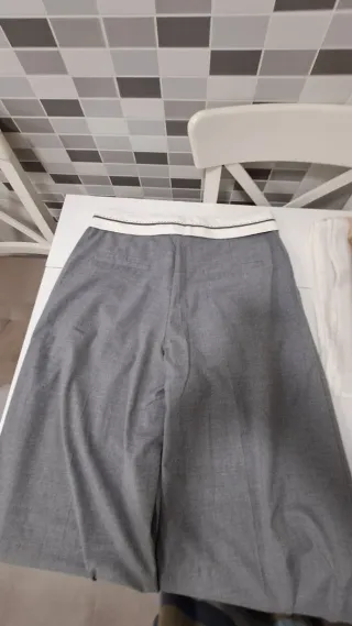 Pantalón de vestir Stradivarius gris