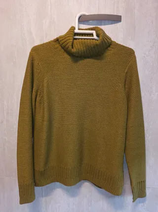 Jersey cuello alto verde oliva