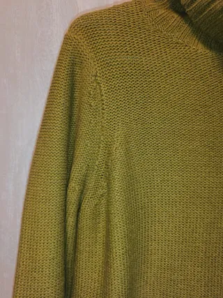 Jersey cuello alto verde oliva