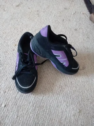 Zapatillas Converse y otras con ruedas niña