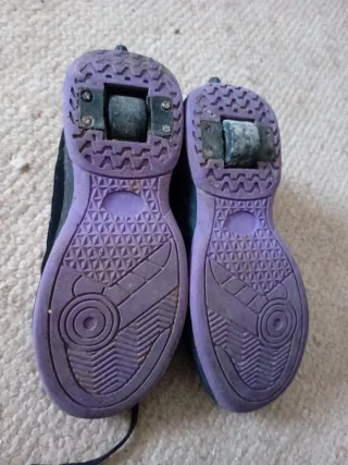 Zapatillas Converse y otras con ruedas niña