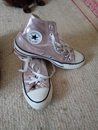 Zapatillas Converse y otras con ruedas niña