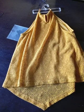 Blusa de mujer con encaje amarillo