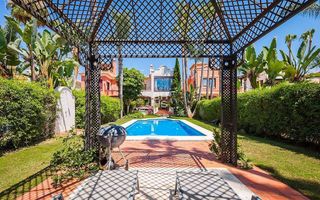 Chalet en alquiler en Los Naranjos - Las Brisas en Marbella