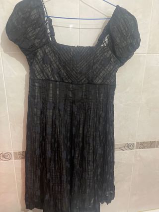 Vestido negro con estampado floral
