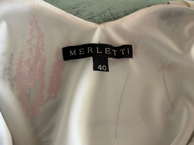 Vestido cóctel ligero estampado floral.