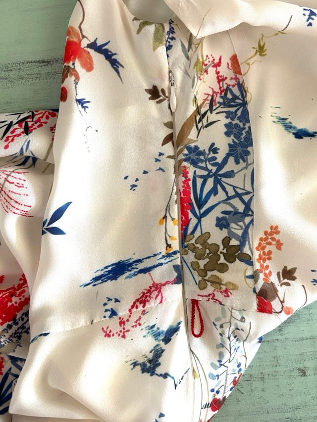 Vestido cóctel ligero estampado floral.