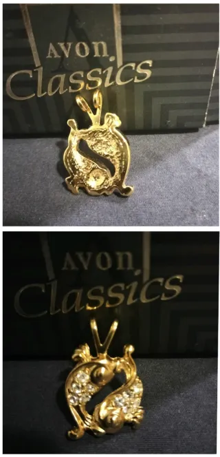 COLGANTES ZODIACO BAÑO ORO AVON