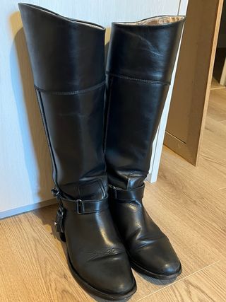 Botas de piel negras planas