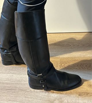 Botas de piel negras planas