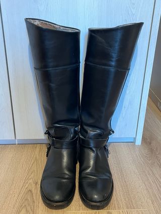 Botas de piel negras planas