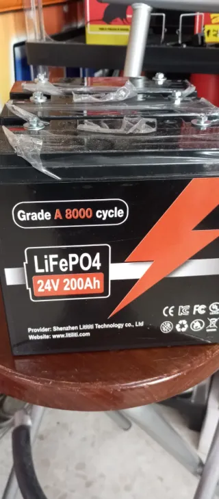 Batería LiFePO4 24V 200Ah 8000 Ciclos unidad 
