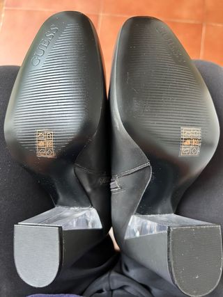 GUESS Botines grises con tacón