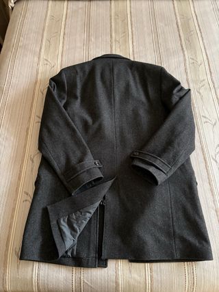 Abrigo con capucha para hombre