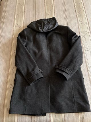 Abrigo con capucha para hombre
