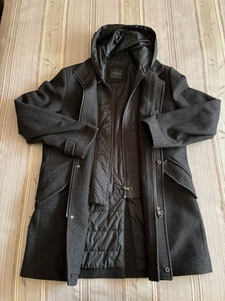 Abrigo con capucha para hombre
