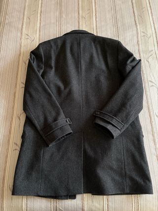 Abrigo con capucha para hombre