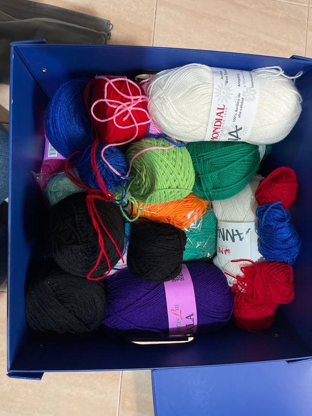 Lanas Variadas para Manualidades