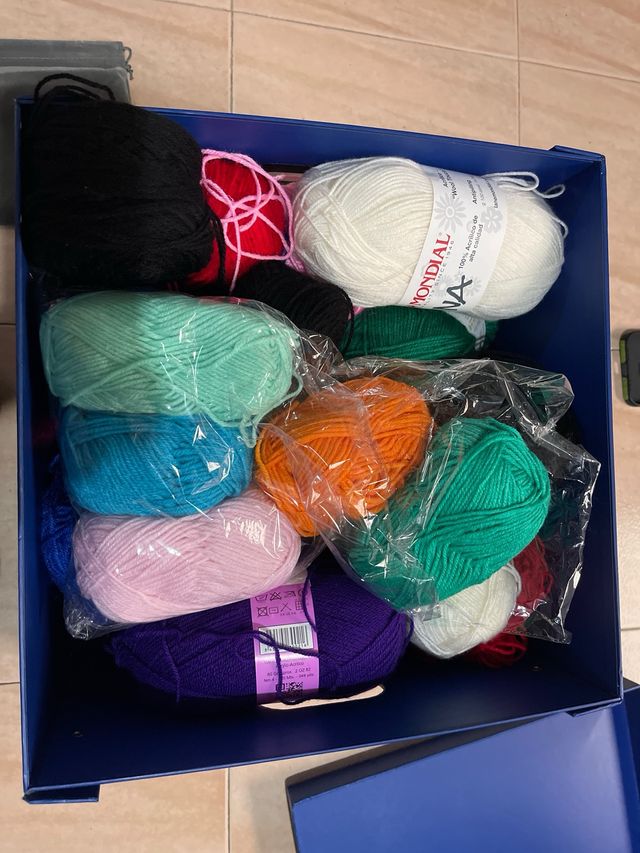 Lanas Variadas para Manualidades