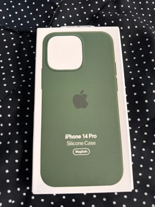 Custodia in silicone MagSafe rossa per iPhone 14 Pro