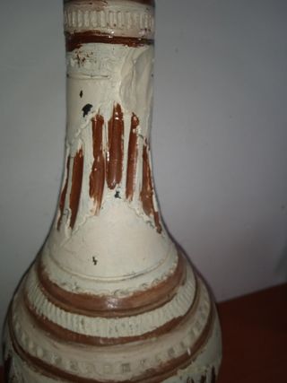 Jarrón de cerámica antiguo