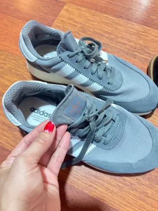 Adidas Zapatillas Grises y Blancas + Botas Nuevas